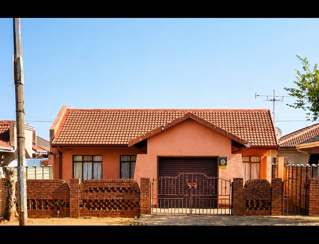 3 BEDROOM HOUSE FOR SALE IN SEBOKENG ZONE 14